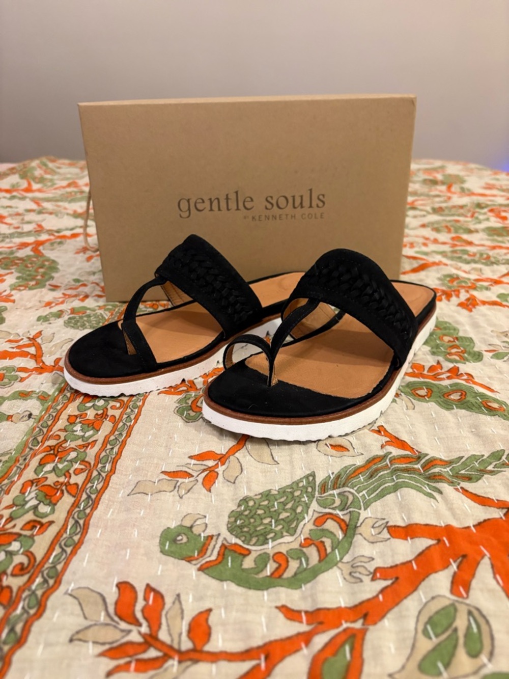 NIB gentle souls by Kenneth Cole Lavern Lite Thong Braid
